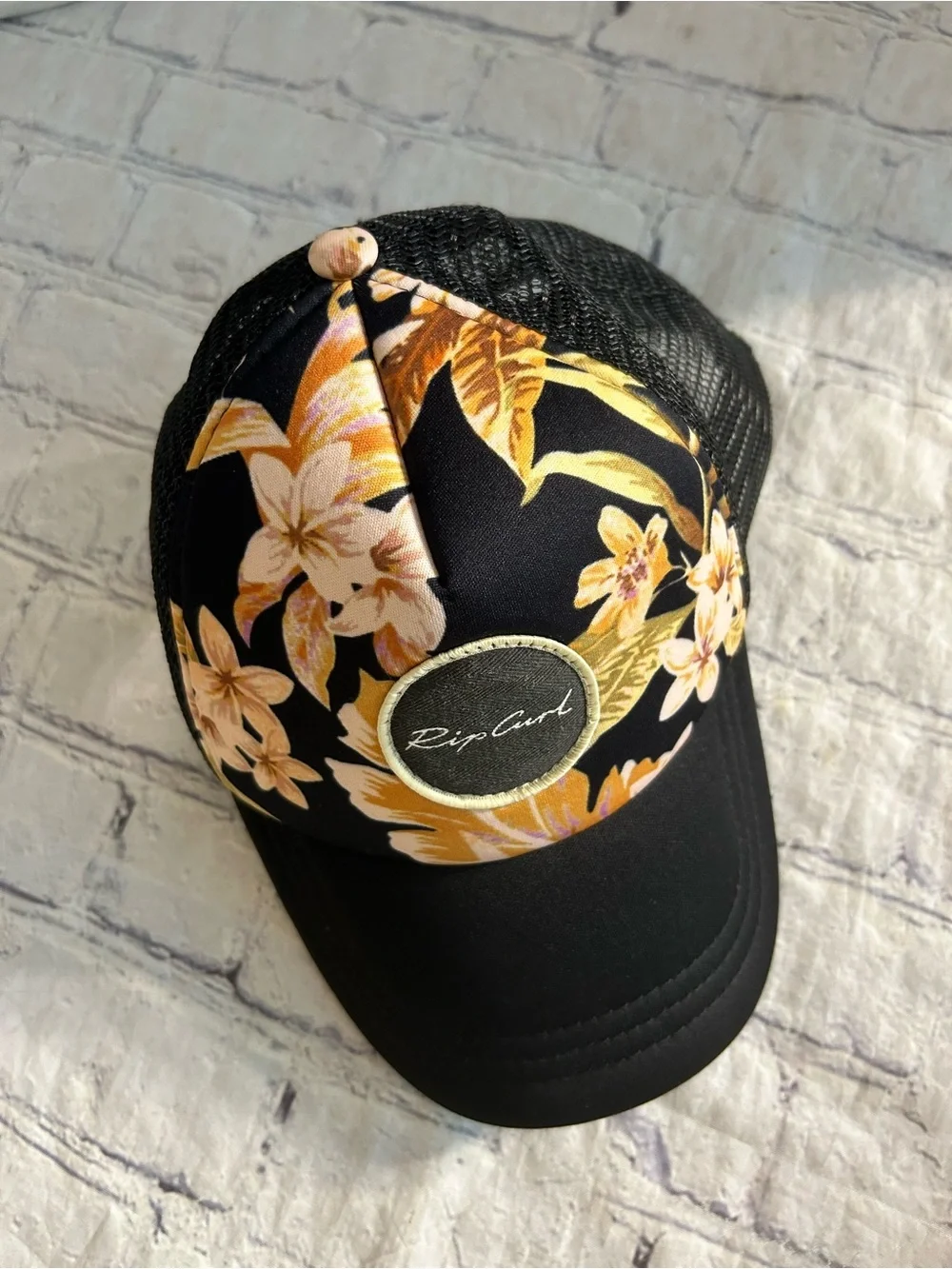 RIP CURL WOMEN’S FLORAL TRUCKER HAT CURVED BLACK BRIM TROPICAL PRINT SNAPBACK